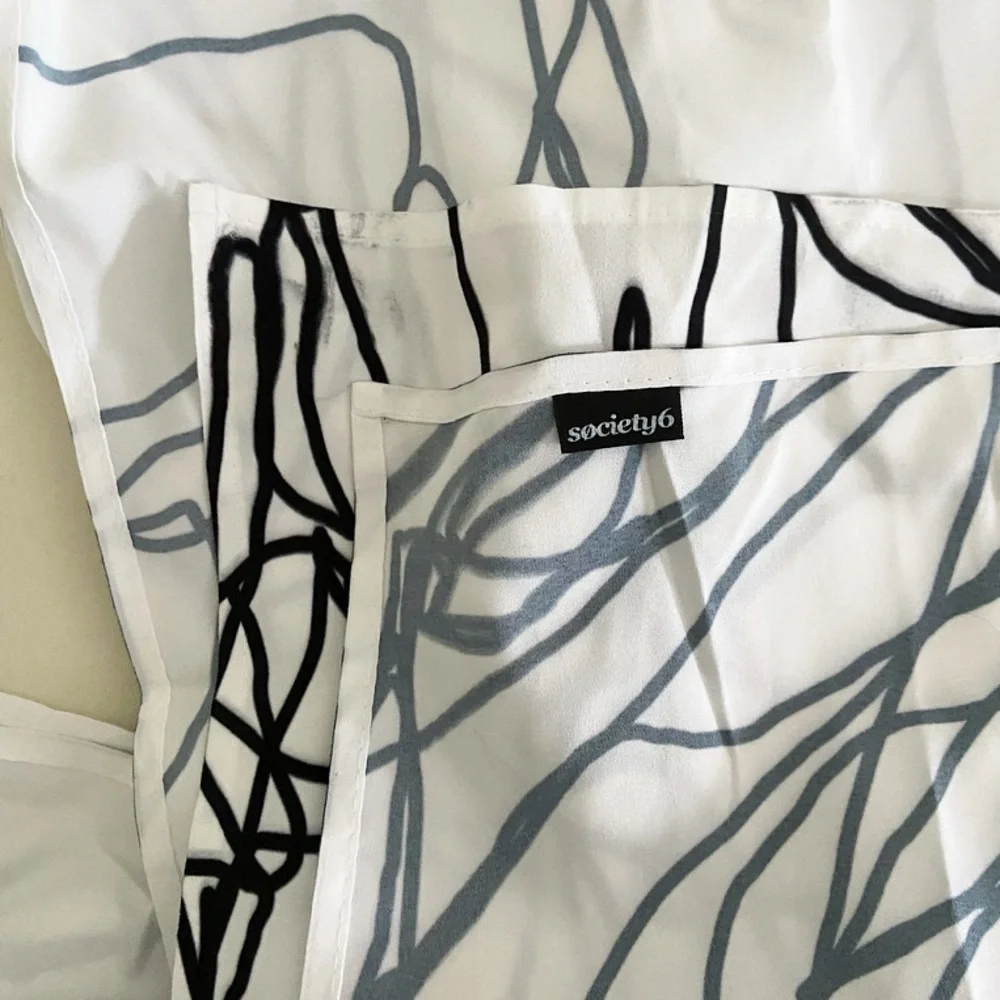 Minimalist Black & White Line Art Wall Tapestry - Abstract Kiss